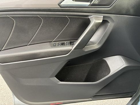 Used 2022 Volkswagen Tiguan SE image 14