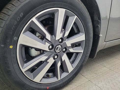 Used 2020 Nissan Versa SV image 31