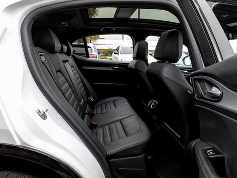 Used 2024 Alfa Romeo Stelvio Veloce AWD/4WD image 32