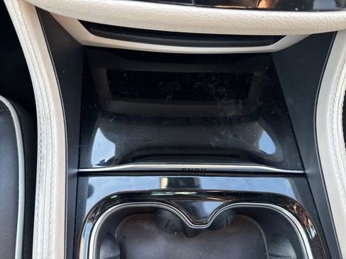 Used 2024 Chrysler Pacifica Limited FWD image 21