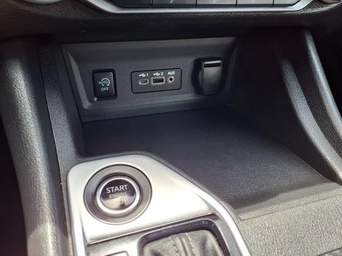 Used 2024 Nissan Sentra SV FWD image 9