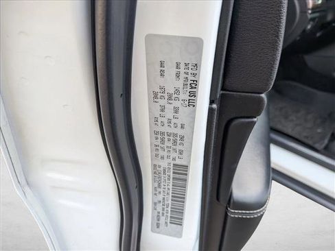 Used 2017 Jeep Grand Cherokee Limited image 17