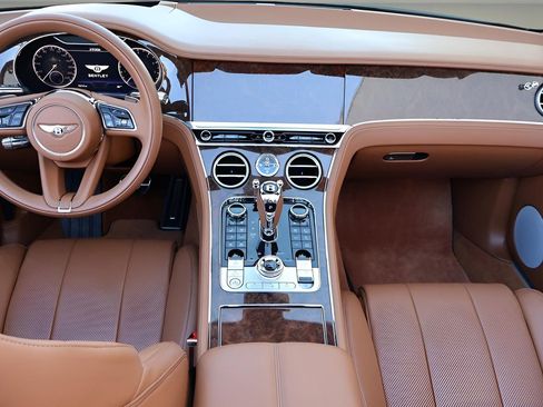 Used 2024 Bentley Continental GT image 21