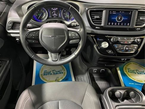 Used 2018 Chrysler Pacifica Touring Plus w/ S Appearance Package FWD image 9