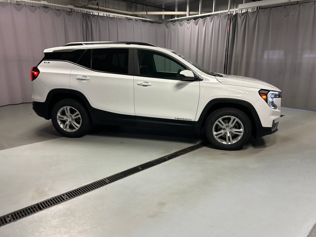 Used 2023 GMC Terrain SLE w/ Driver Convenience Package AWD/4WD image 8