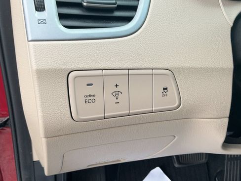 Used 2016 Hyundai Elantra Limited FWD image 18