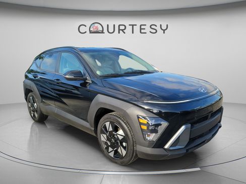 Used 2024 Hyundai Kona SEL FWD image 5