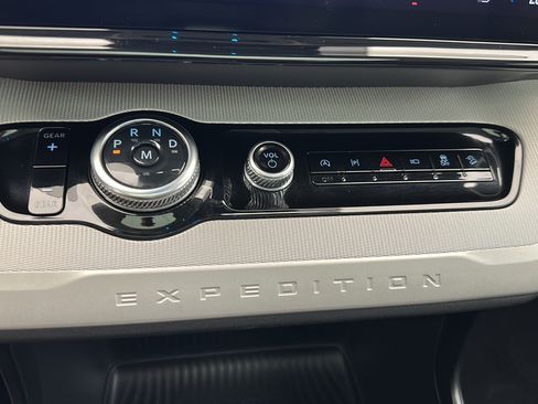 Used 2025 Ford Expedition Active AWD/4WD image 19