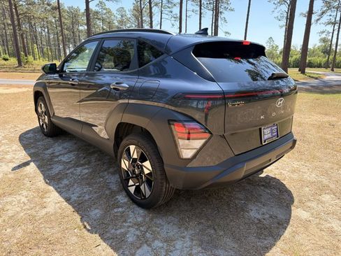 Used 2024 Hyundai Kona SEL image 3