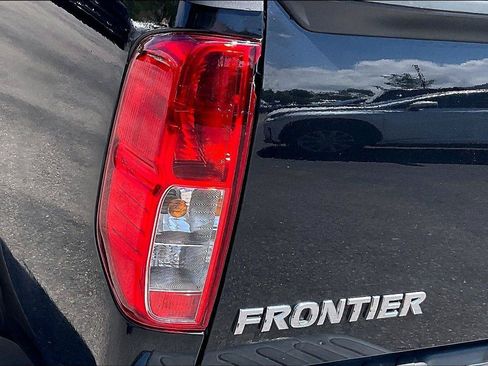 Used 2019 Nissan Frontier SV AWD/4WD image 23