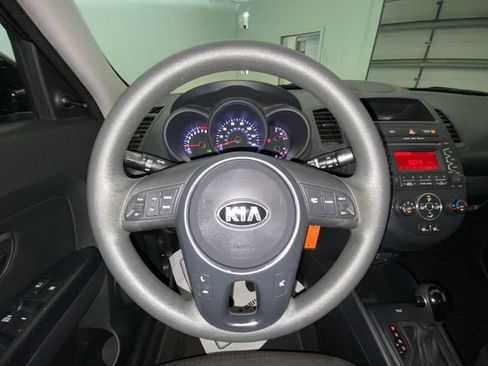 Used 2013 Kia Soul FWD image 14
