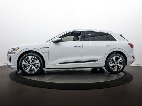 Certified 2024 Audi Q8 e-tron Premium Plus w/ Premium Plus Package AWD/4WD image 7