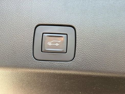 Used 2022 Buick Encore GX Select w/ Sport Touring Package FWD image 12