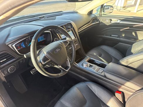 Used 2018 Ford Fusion Titanium image 12