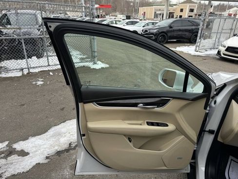 Used 2018 Cadillac XT5 Base image 11