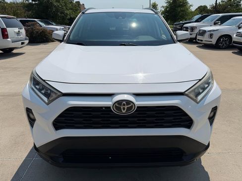 Used 2019 Toyota RAV4 XLE FWD image 2