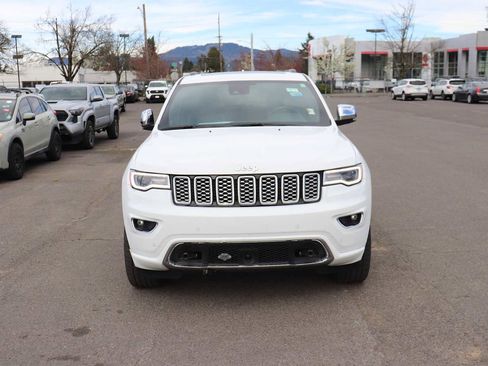 Used 2019 Jeep Grand Cherokee Overland image 2