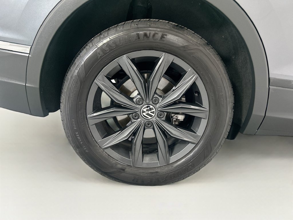 Used 2024 Volkswagen Tiguan SE FWD image 31