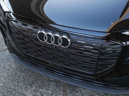 Used 2024 Audi Q4 e-tron Premium Plus w/ Premium Plus image 8