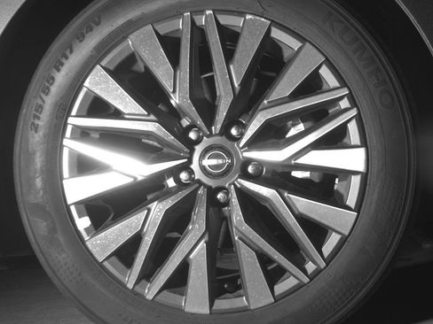 Used 2025 Nissan Altima 2.5 SV FWD image 13