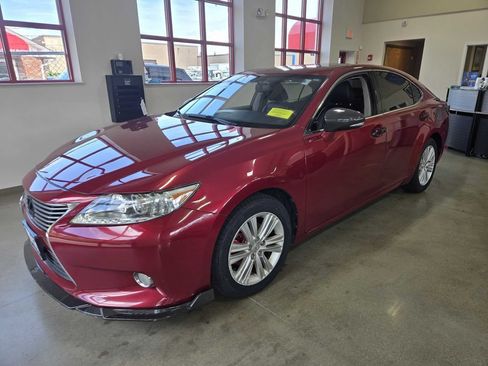 Used 2013 Lexus ES 350 w/ Luxury Pkg FWD image 2