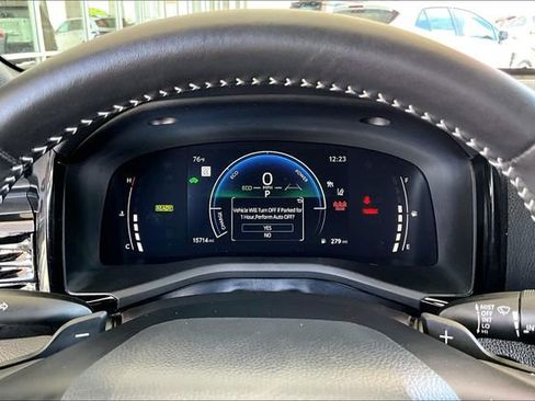 Used 2025 Toyota Camry SE FWD image 12