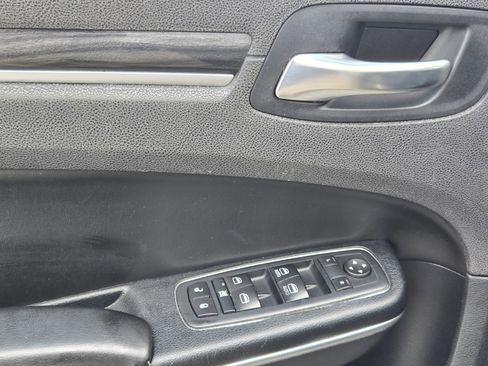 Used 2016 Chrysler 300 Limited RWD image 21