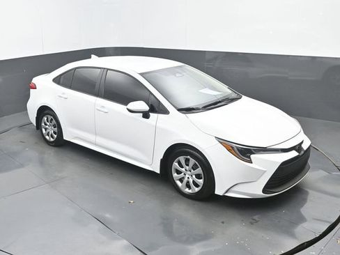 Used 2025 Toyota Corolla LE image 27