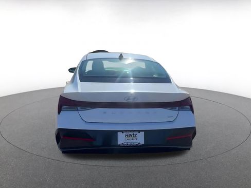 Used 2025 Hyundai Elantra Limited image 12