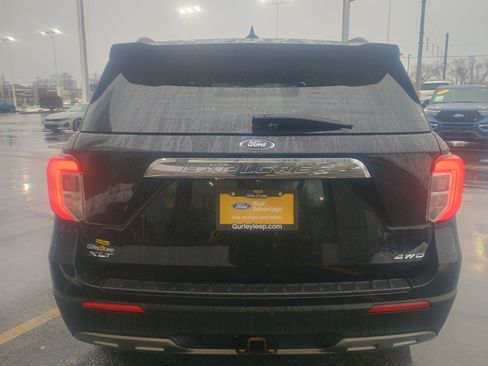 Used 2022 Ford Explorer XLT w/ Equipment Group 202A image 12