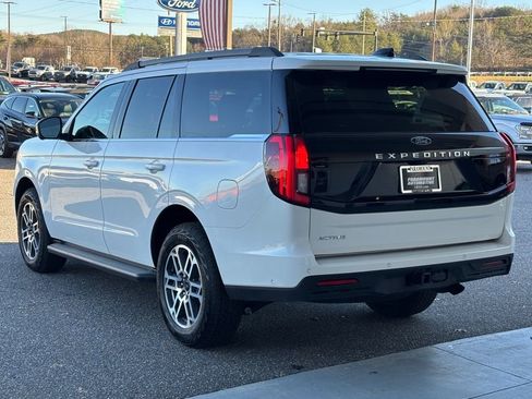 New 2025 Ford Expedition Active image 2