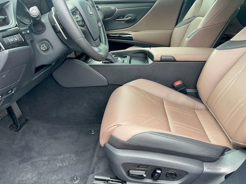 Used 2025 Lexus ES 350 Ultra Luxury w/ Accessory Package (Z2) image 11
