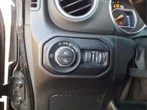 Used 2020 Jeep Gladiator Overland w/ Popular Equipment Package image 19