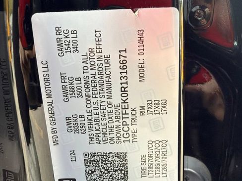Used 2024 Chevrolet Colorado ZR2 AWD/4WD image 11