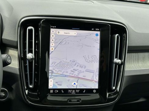 Used 2023 Volvo XC40 B5 Plus AWD/4WD image 3