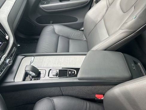Certified 2025 Volvo XC60 B5 Plus image 26