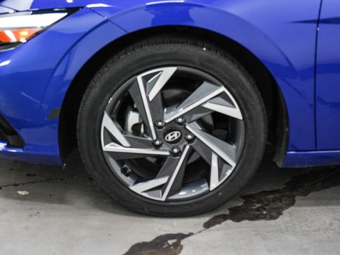 Used 2025 Hyundai Elantra SEL FWD image 28