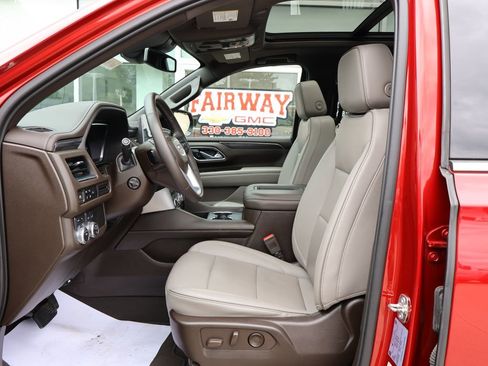 Used 2023 GMC Yukon SLT w/ SLT Premium Package AWD/4WD image 14