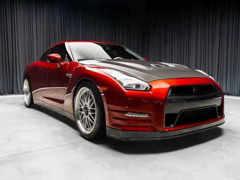 Used 2016 Nissan GT-R Premium AWD/4WD image 23