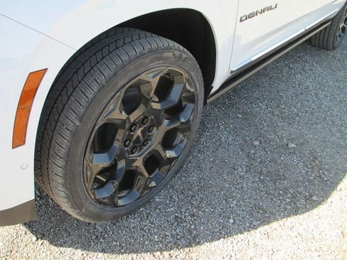 New 2026 GMC Yukon XL Denali w/ Denali Reserve Package AWD/4WD image 11