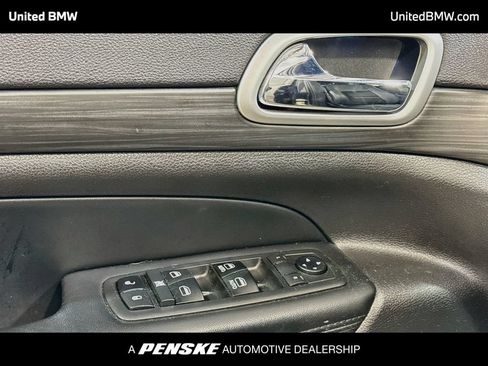 Used 2019 Jeep Grand Cherokee Altitude AWD/4WD image 3