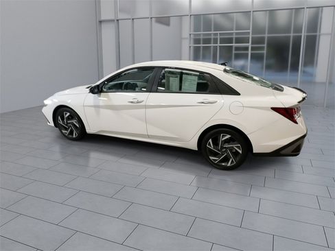 Certified 2025 Hyundai Elantra Sport image 6