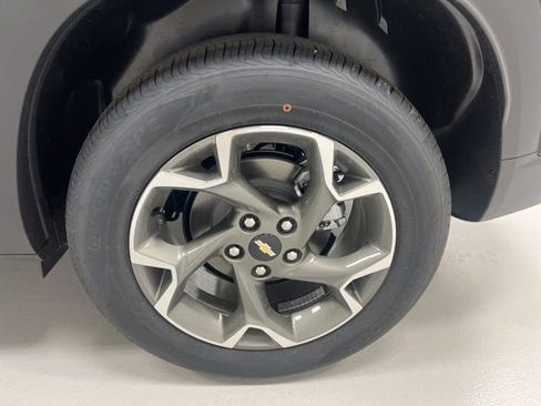 New 2026 Chevrolet Trax LT w/ Driver Confidence Package FWD image 5