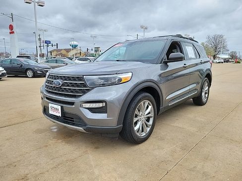 Used 2023 Ford Explorer XLT w/ Equipment Group 202A AWD/4WD image 2