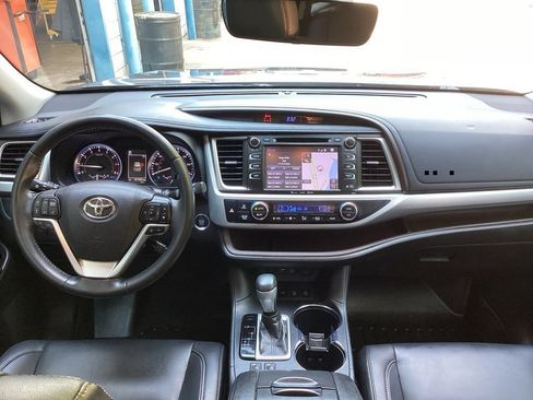 Used 2019 Toyota Highlander XLE image 43