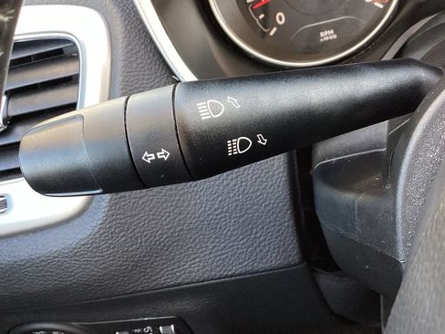 Used 2018 Jeep Compass Latitude w/ Cold Weather Group AWD/4WD image 21