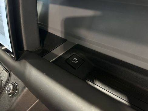 Used 2025 Land Rover Defender 110 X image 48