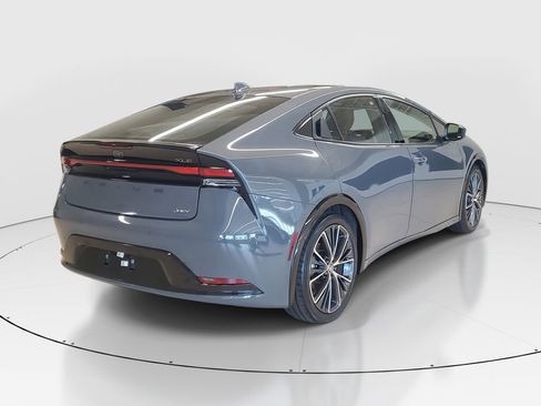 Used 2023 Toyota Prius XLE image 7