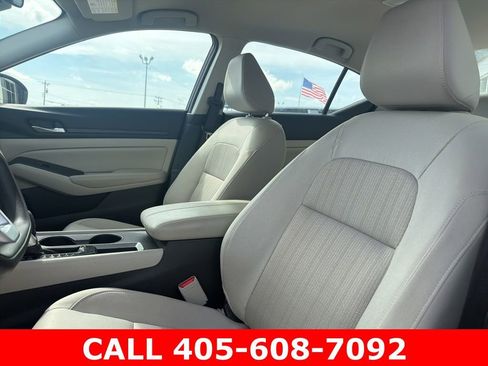 Used 2025 Nissan Altima 2.5 SV image 10