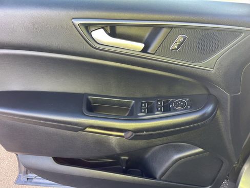 Used 2021 Ford Edge SE w/ Cargo Accessory Package image 8